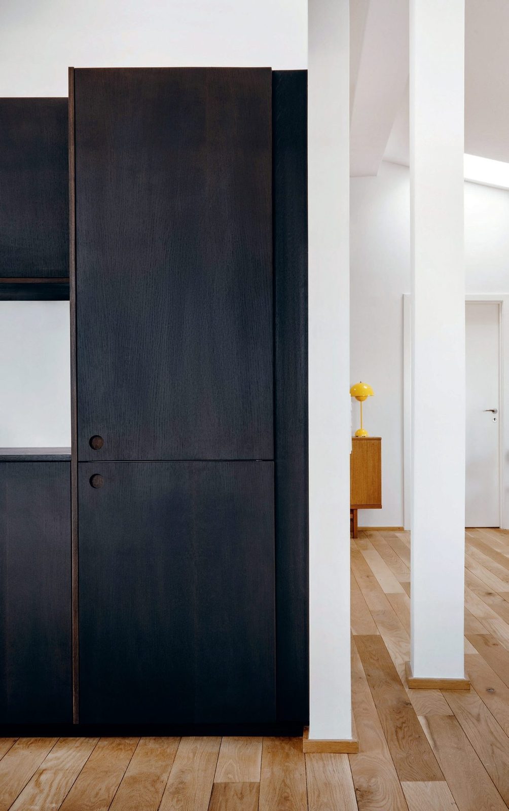 Veneer · Fronts and handles in smoked oak · Smoked oak countert