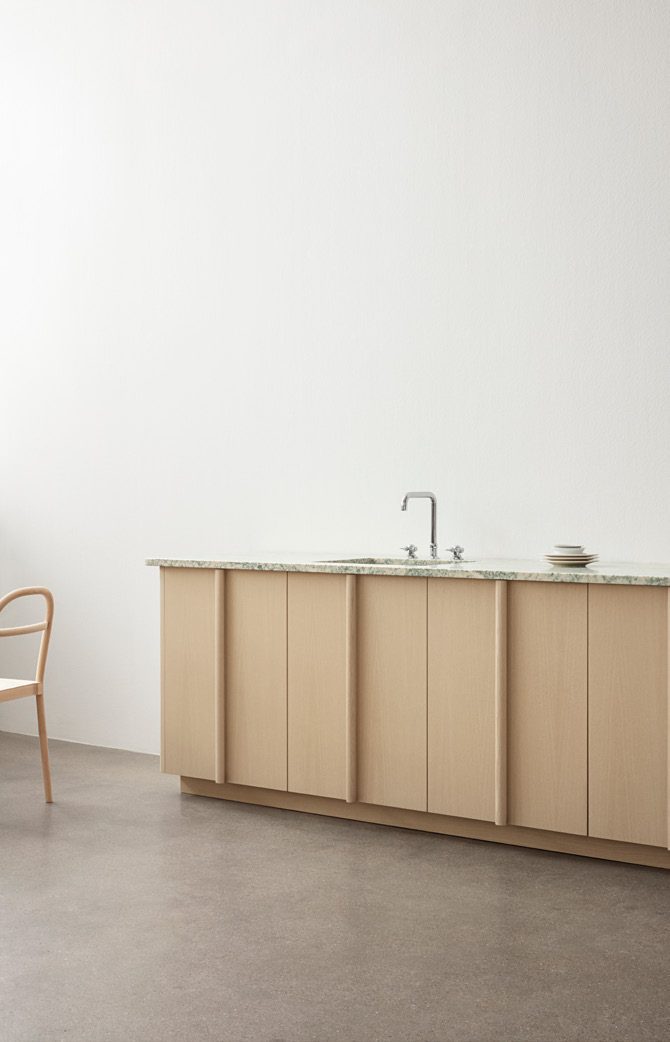 White Ash · Countertop in natural stone: Vert d’ Estours