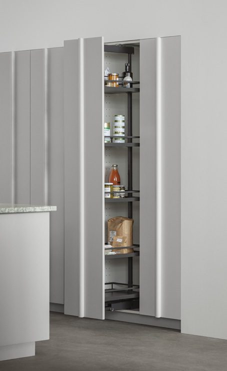High cabinet with pull-out W18