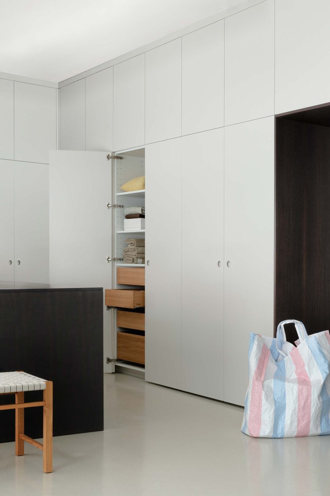 BASIS Painted in White and SURFACE in Smoked Oak
